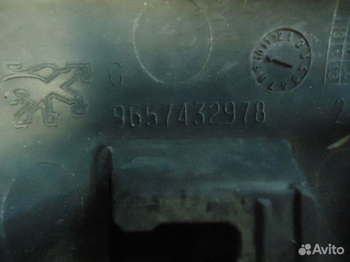 Накладка стойки передней правой Peugeot 1007