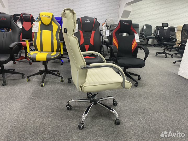 Офисное кресло