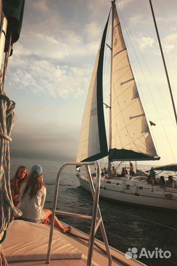 Морские прогулки яхта