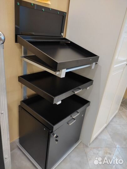 Тумба с выдвижными полками