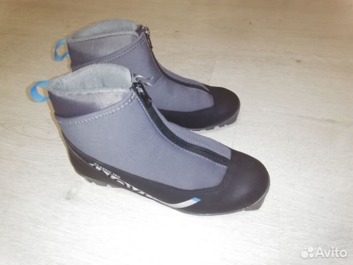 Продам лыжные ботинки
