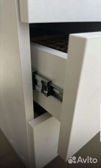 Маникюрный стол