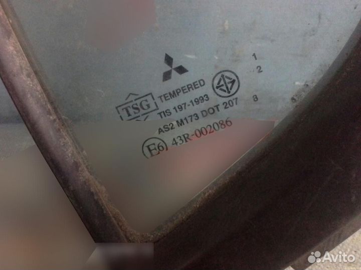 Стекло двери задней левой Mitsubishi L200 (KB) 200