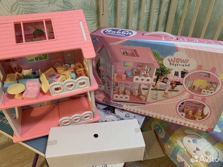 Домик с зайчиками