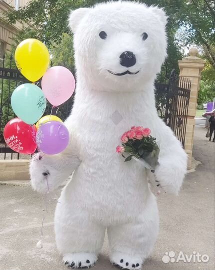 Большой белый мишка
