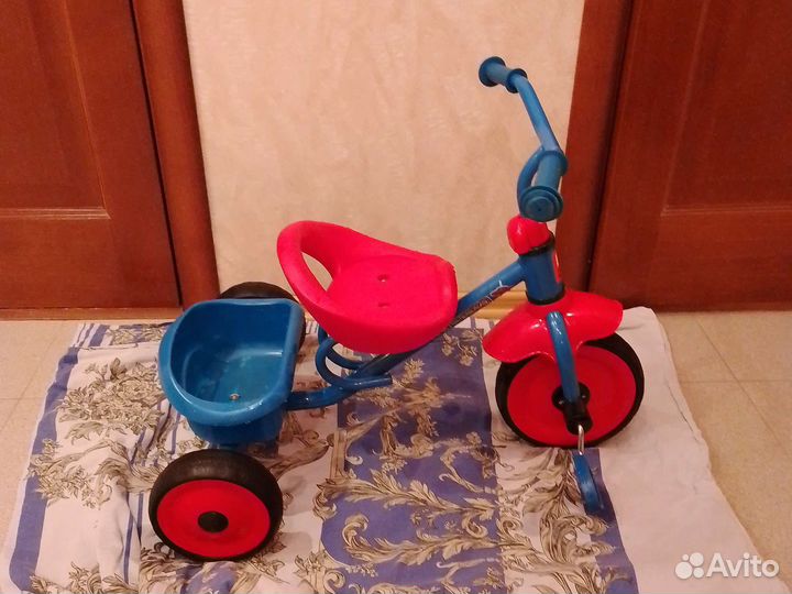Велосипед трёхколёсный