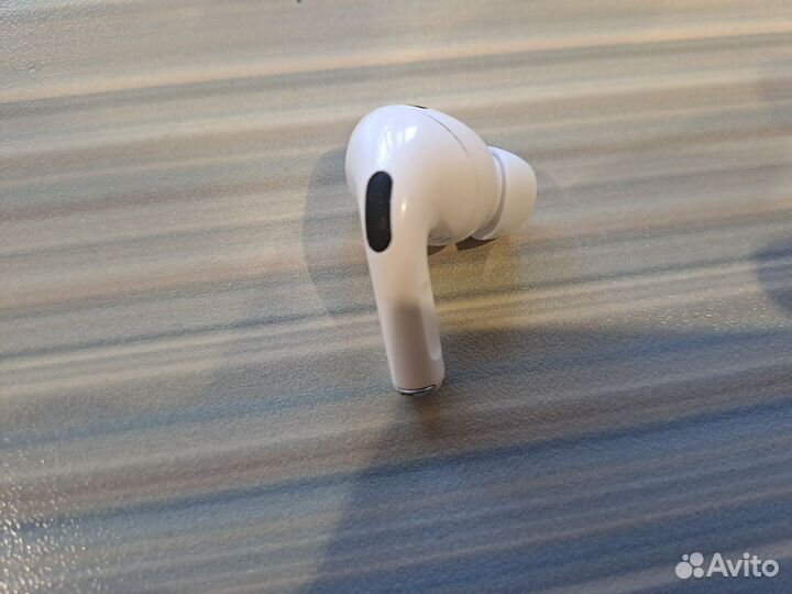 Правый наушник airpods pro