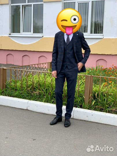 Костюм тройка