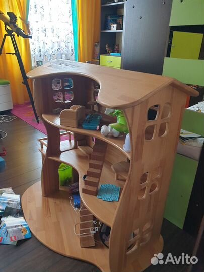 Деревянный домик для кукол