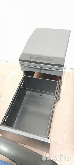 Металический шкаф для документов и денег