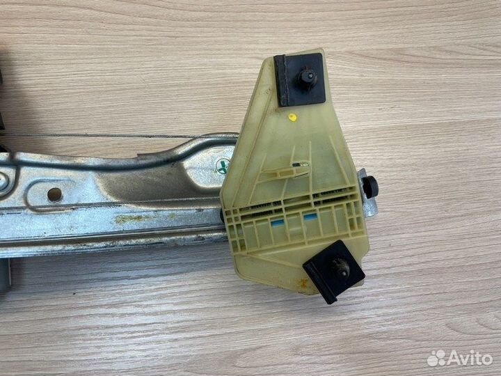 Стеклоподъемник передний левый LADA X-Ray Cross