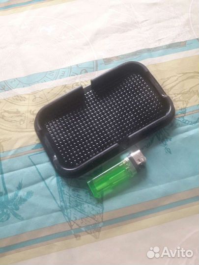 Липучка для телефона в авто