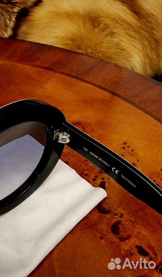 Солнцезащитные очки valentino