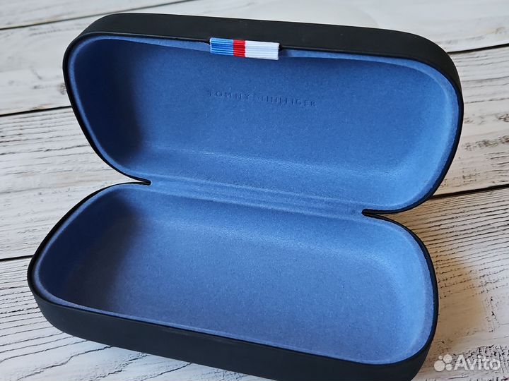 Футляр для очков tommy hilfiger очечник