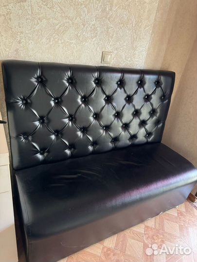 Кожаный диван