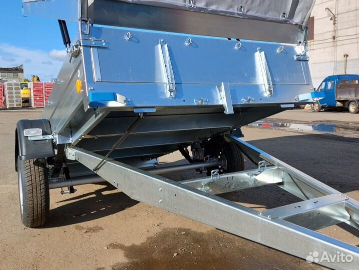 Прицеп оцинкованный 2.7х1.4 с тентом на газлифтах