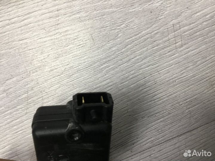 Моторчик открытия, закрытия крышки багажника