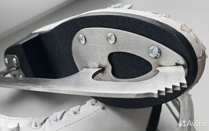 Коньки фигурные 37 размер (23 см стелька)