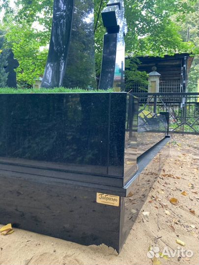 Памятники из натурального камня