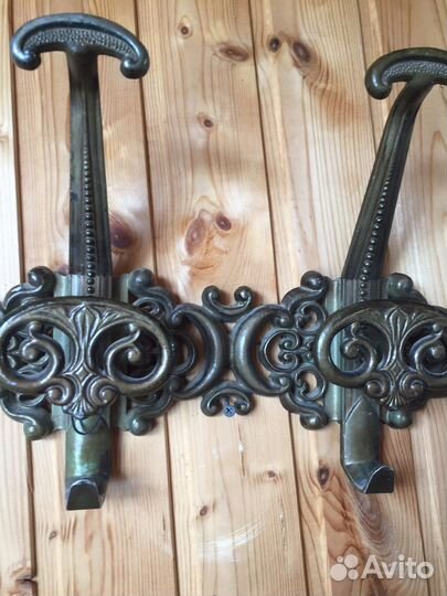 Вешалка настенная металлическая