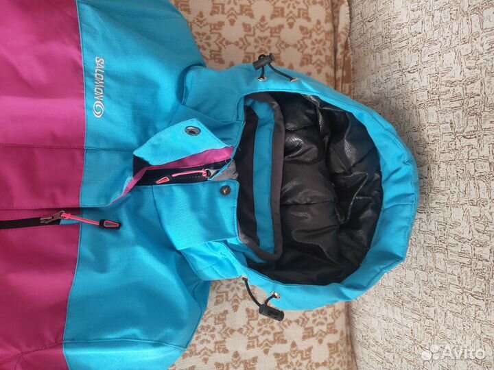 Продам куртку для девочки