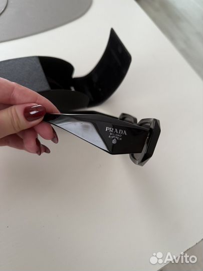 Солнцезащитные очки Prada