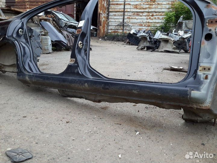 Кузовной элемент правый Nissan Almera N16