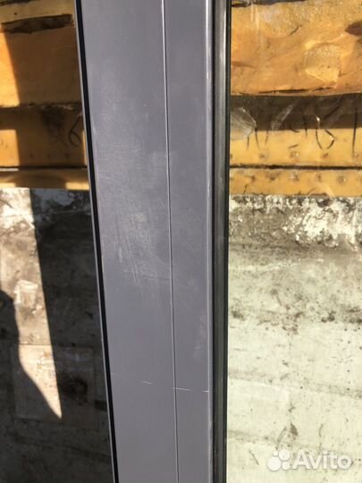 Алюминиевая дверь