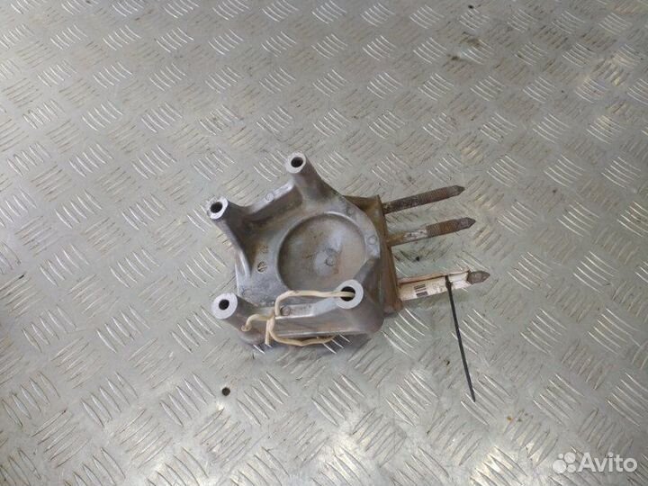 Кронштейн (сопут. товар) Mitsubishi Pajero 6B31