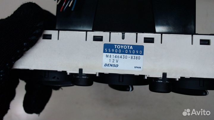 Переключатель отопителя Toyota Avensis 1, 2001