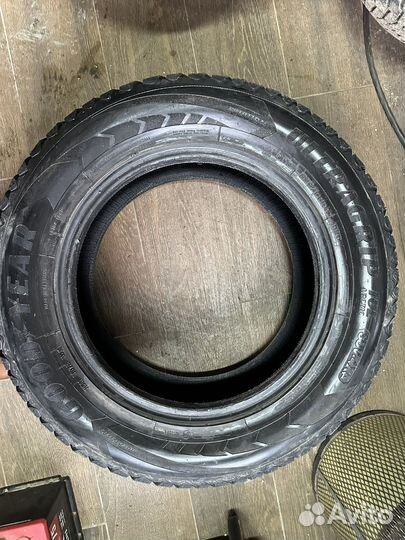 Шины 235 65 17 зимние бу