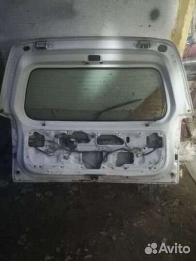 Дверь багажника nissan