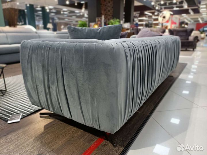 Диван на ножках серый велюр Италия