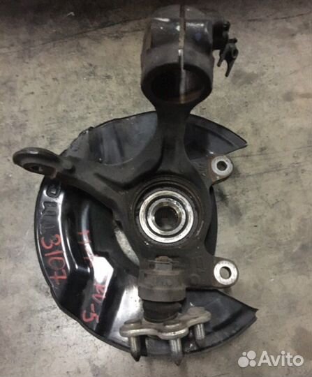 Кулак повортный передний левый Honda crv 5 cr-v 5