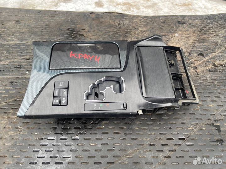 Накладка центральной консоли Toyota Crown S200