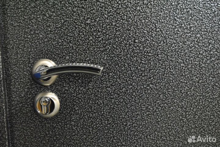 Металлическая входная дверь с отделкой