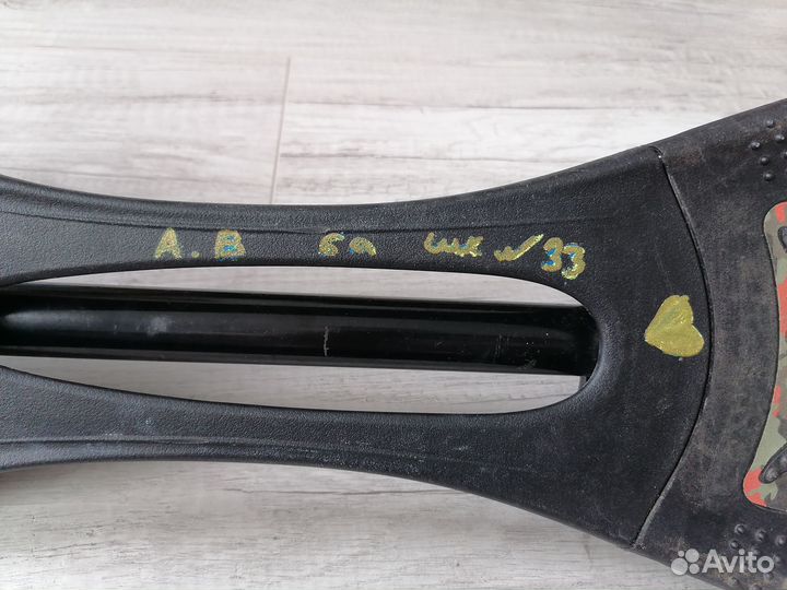 Скейтборд (есть надписи)