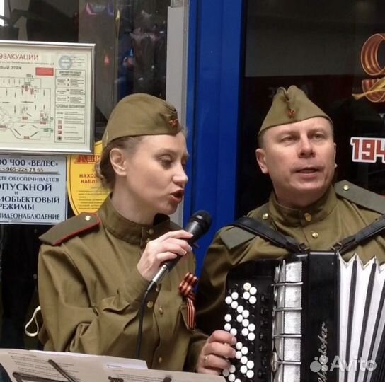 Баянист поющий на праздникиВедущий