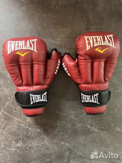 Перчатки для единоборств