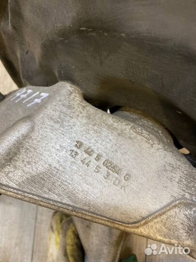 Кулак задний левый в сборе Volkswagen