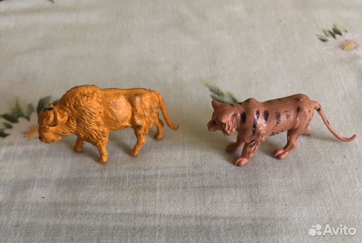 Статуэтки, фигурки