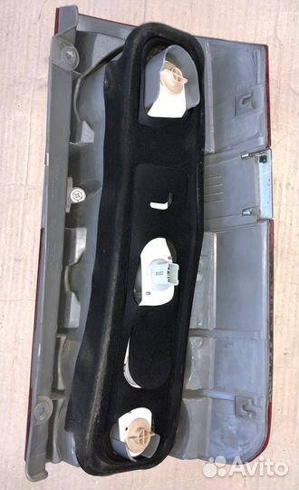 Фонарь задний левый toyota noah AZR60