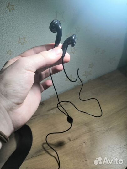 Проводные наушники