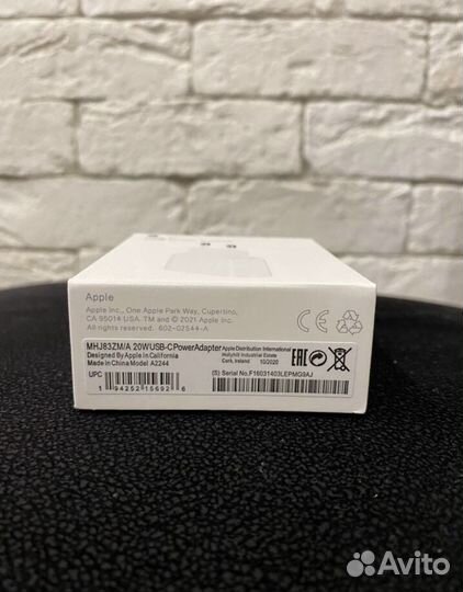 Адаптер Apple USB-C 20W