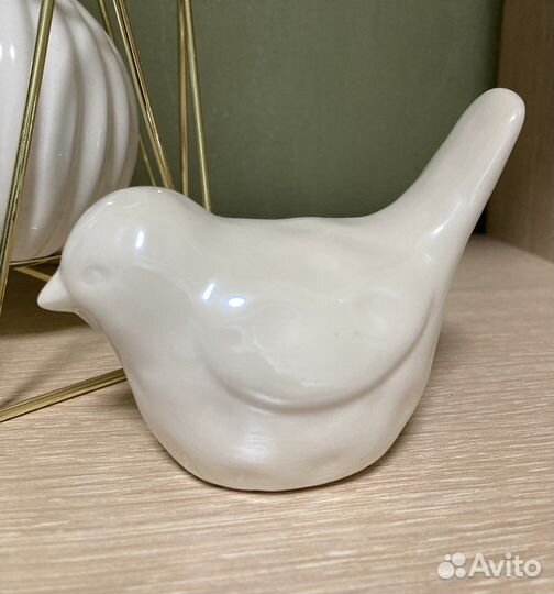 Статуэтка птичка