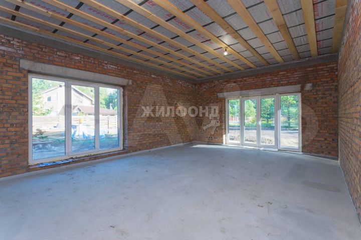 Дом 179,2 м² на участке 11 сот.