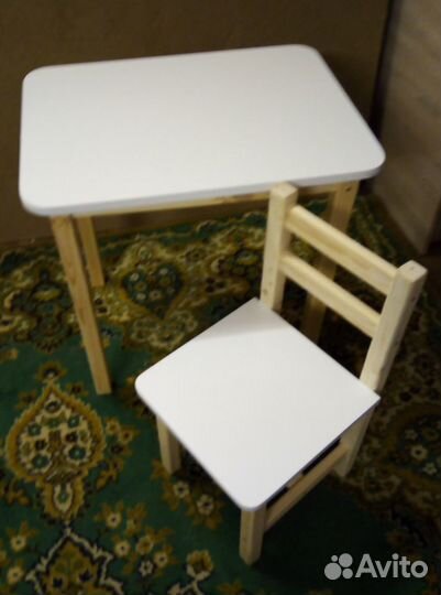 Комплект детской мебели. Стол и стул