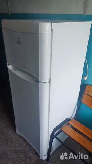 Холодильник бу indesit