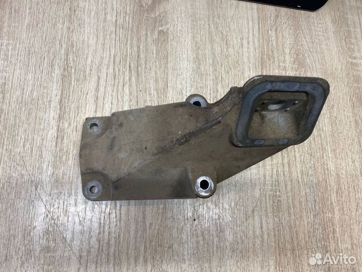 Кронштейн Двс Левый Range Rover L322 5.0 508PS