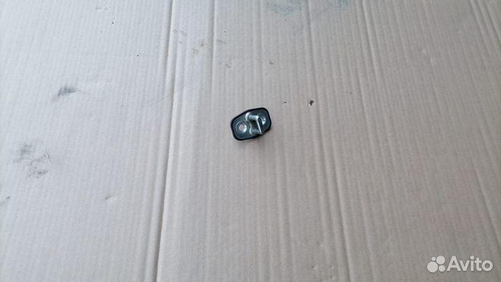 Петля замка двери Peugeot 308